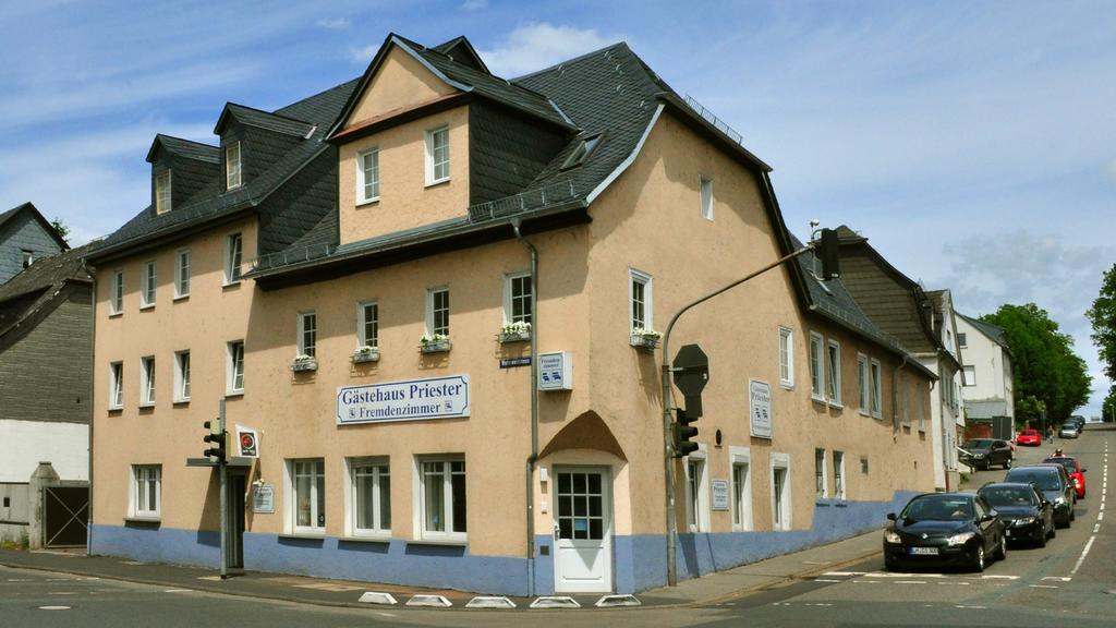 Hotel Gaestehaus Priester Лімбург-ан-дер-Лан Екстер'єр фото